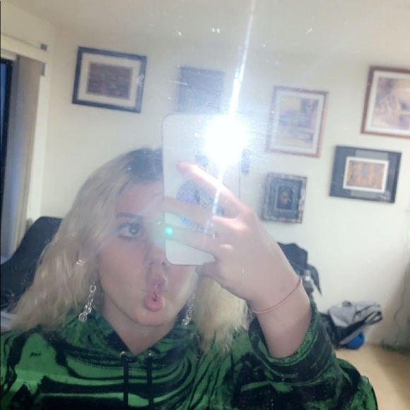 Meet your Posher, Makala - Picture 1 of 1